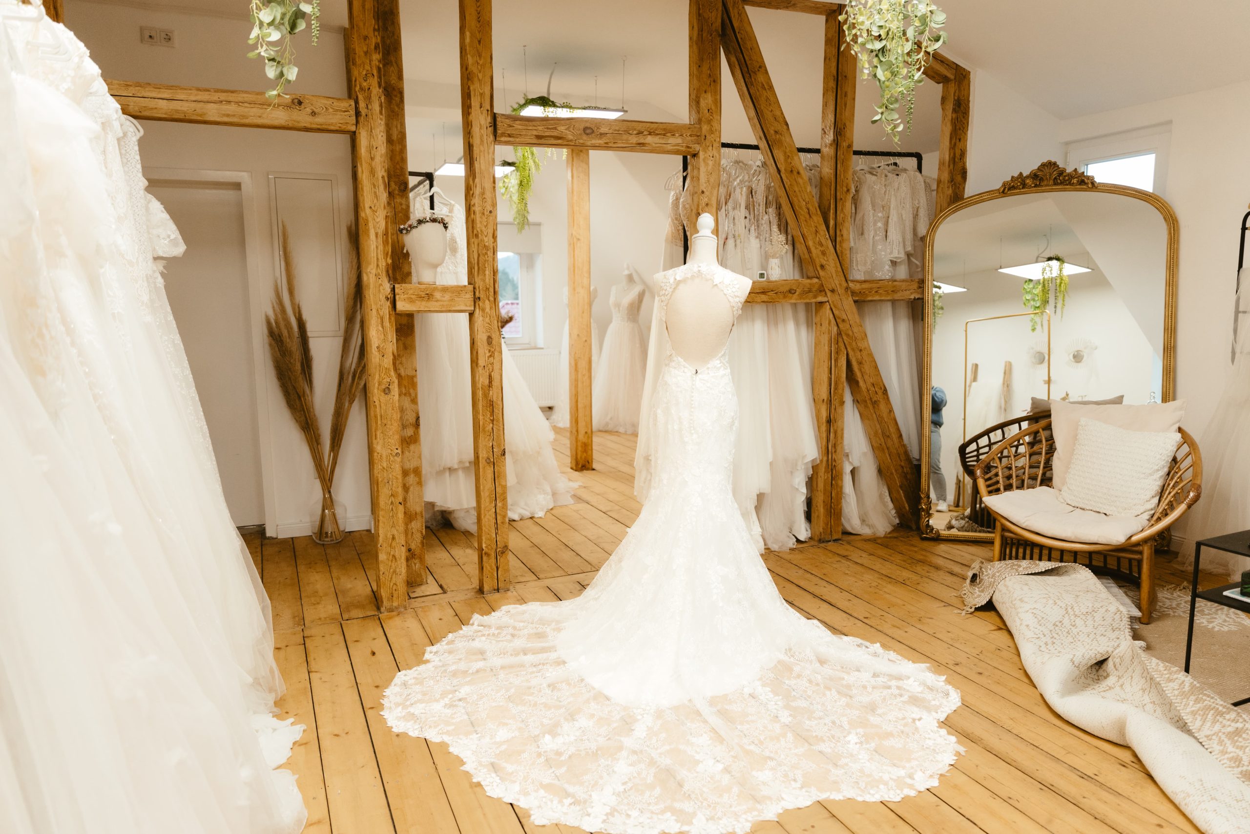 Beratung zur Brautkleid-Anprobe – Größen 34–50