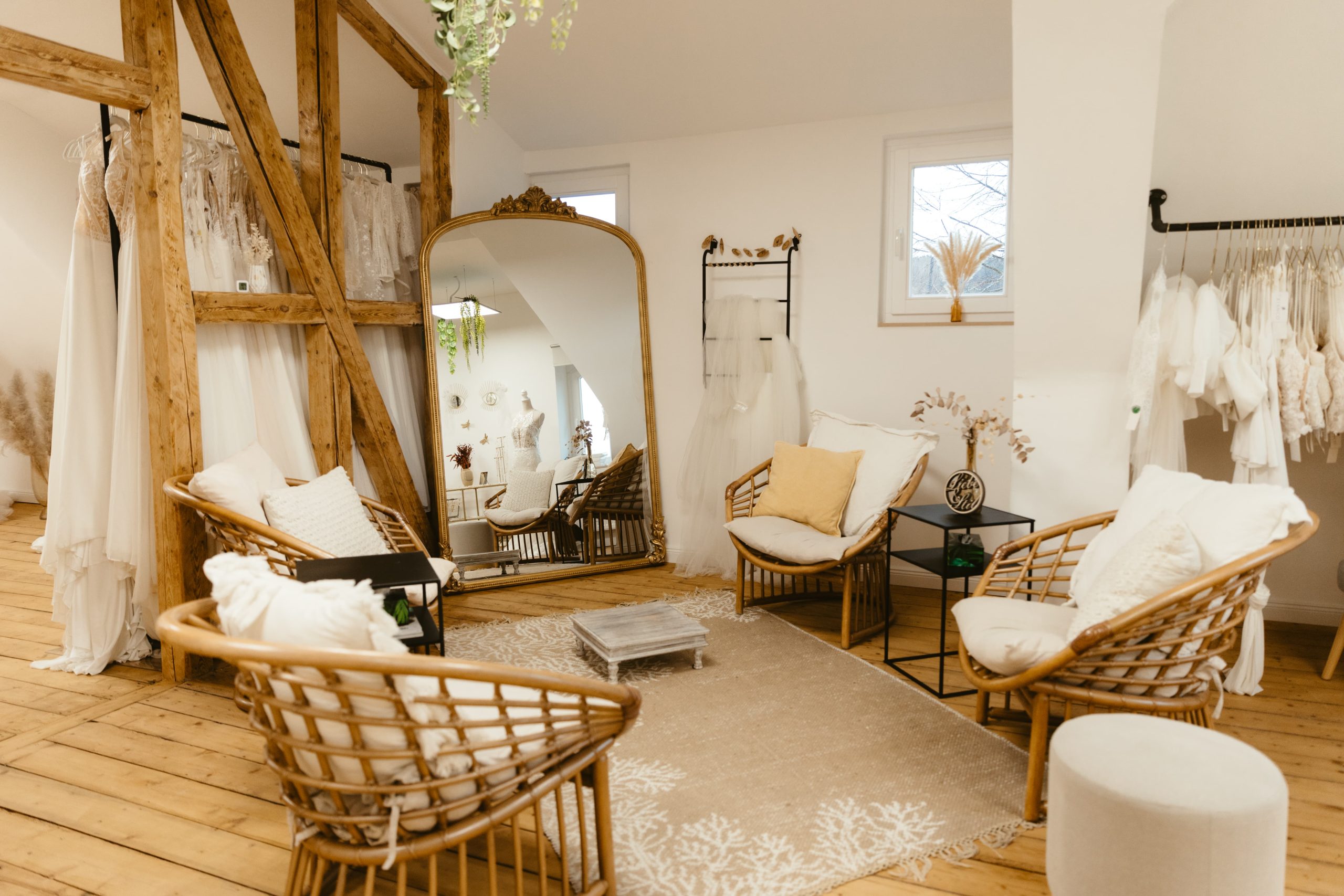 First- und Secondhand Brautkleider in Rabenau – Anprobe im Atelier Liebe & Stil